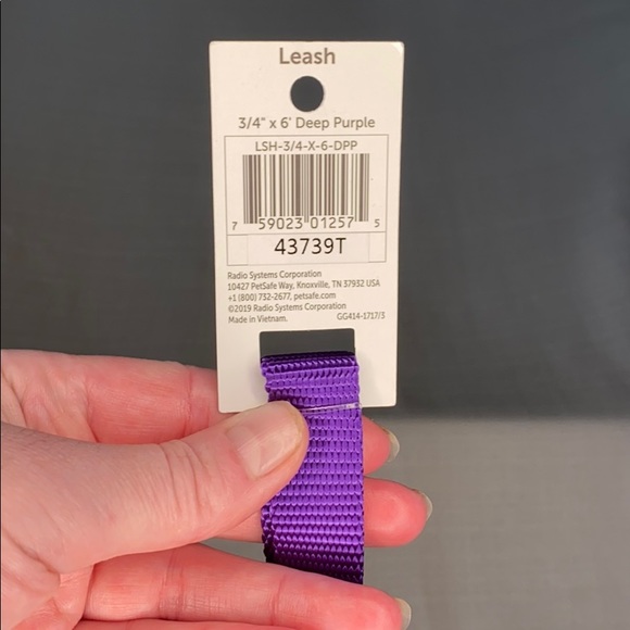 PetSafe | Nylon Dog Leash | Purple | 6ft x 3/4" - Picture 4 of 5